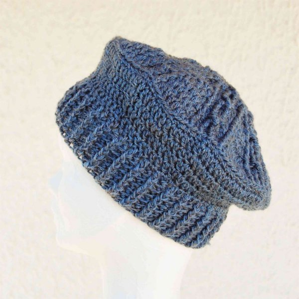 Béret enfant gris bleuté avec une légère touche de marron