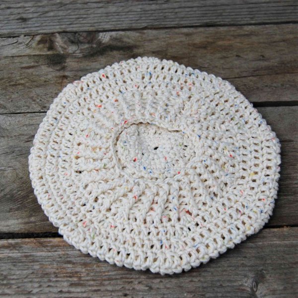 Béret pour poupée en coton beige 