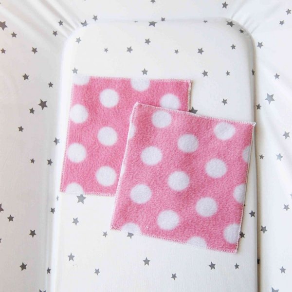 2 carrées en coton et polaire rose à pois, fleurs et volutes