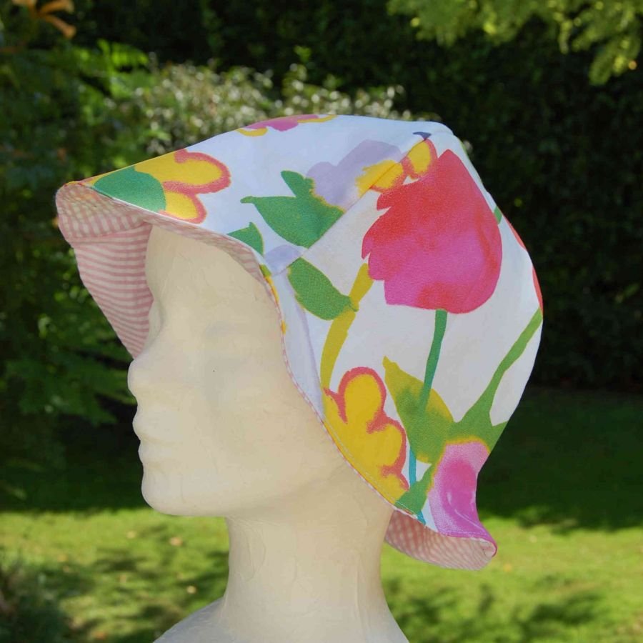 Chapeau cloche adulte grosses fleurs réversible
