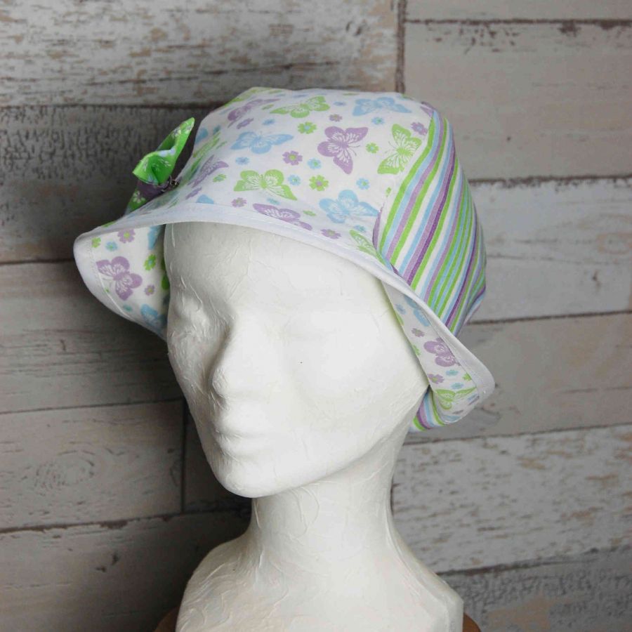 Chapeau cloche en coton motif rayures et papillons