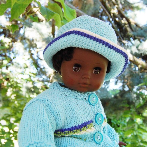Chapeau cloche pour poupée de couleur turquoise 