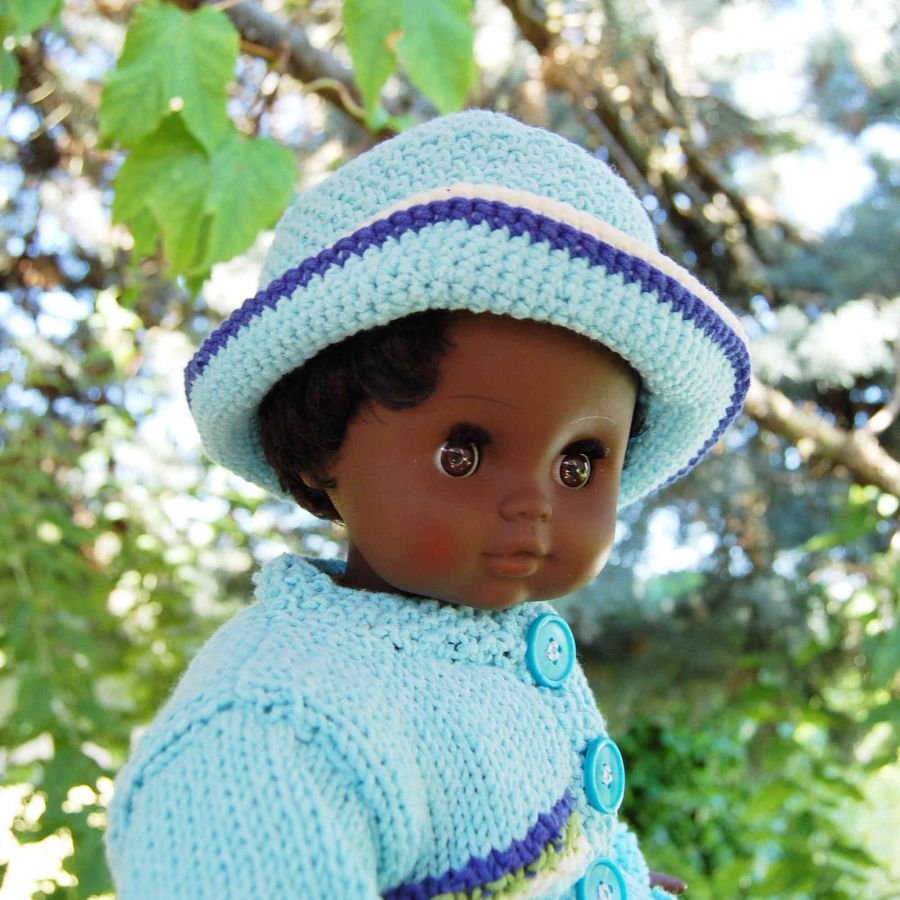 Chapeau cloche pour poupée de couleur turquoise 