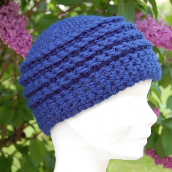 Chapeau enfant crocheté main avec fil épais bleu pétrole foncé