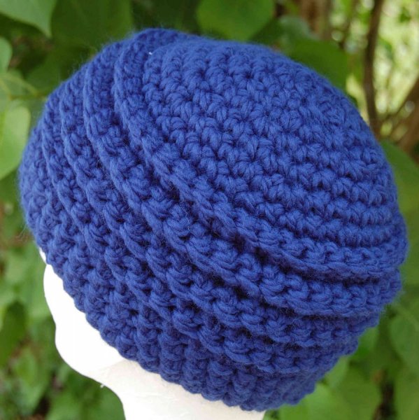 Chapeau enfant crocheté main avec fil épais bleu pétrole foncé