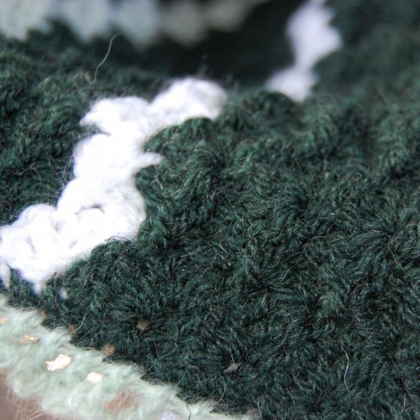 Couverture berceau crochetée main vert sapin, vert clair et blanc