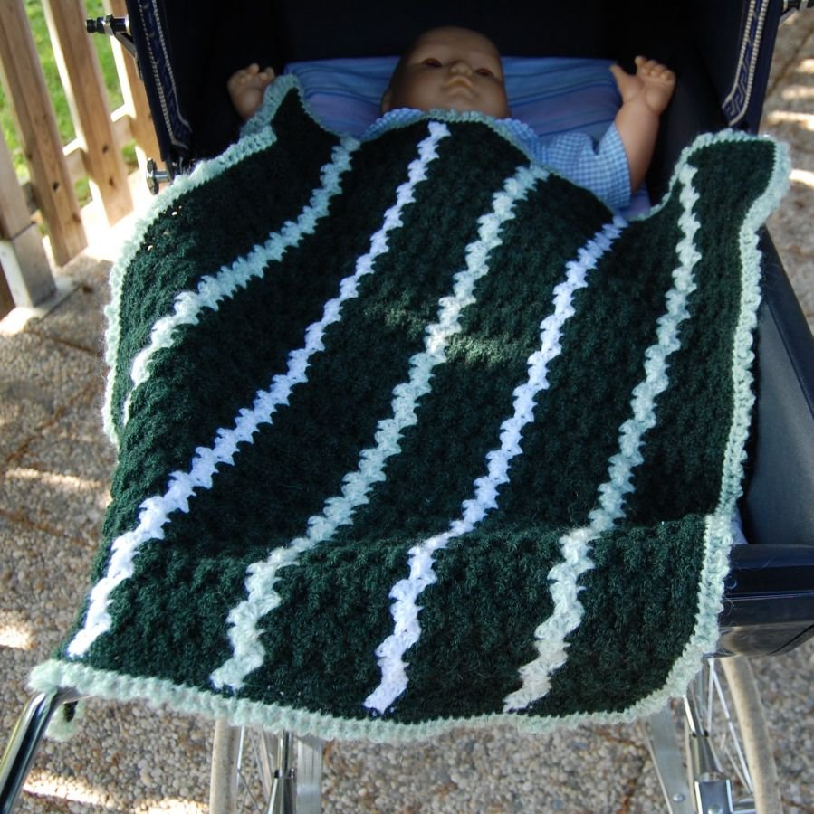 Couverture berceau crochetée main vert sapin, vert clair et blanc