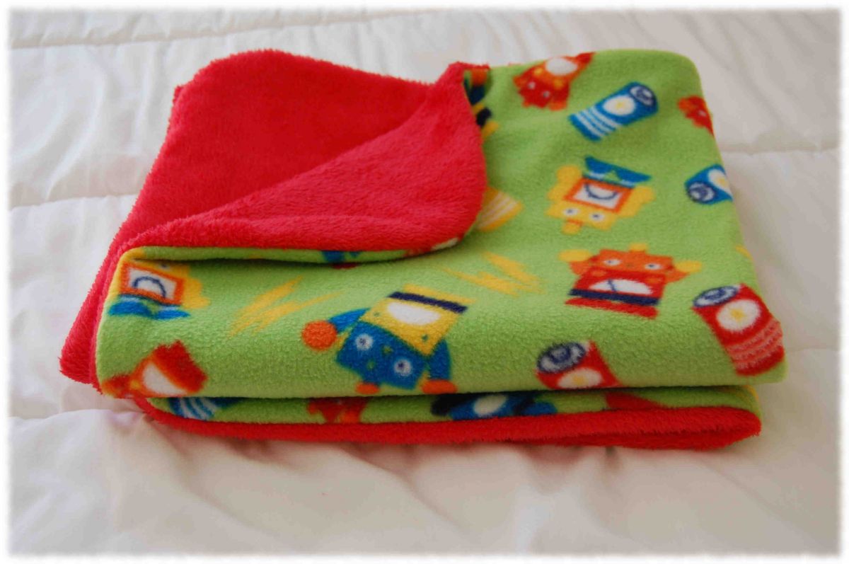 Couverture pour bébé en double polaire unie et à motifs robots