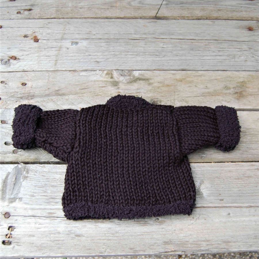 Manteau noir pour poupée avec son écharpe