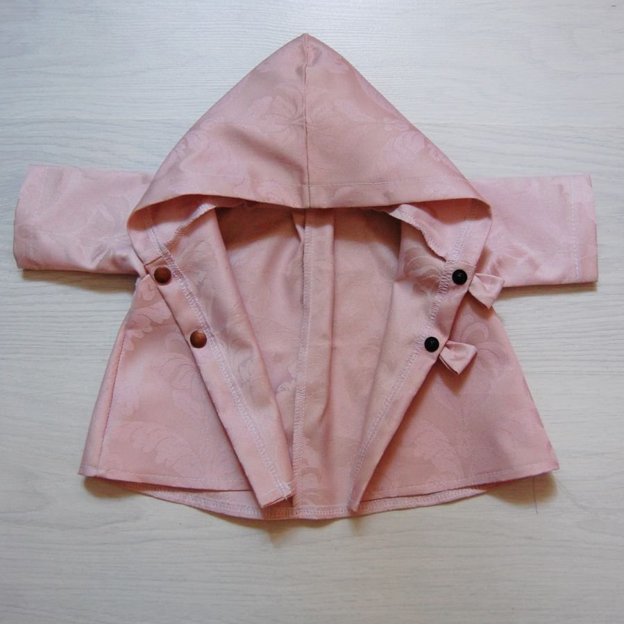 Manteau rose vénitien pour poupée