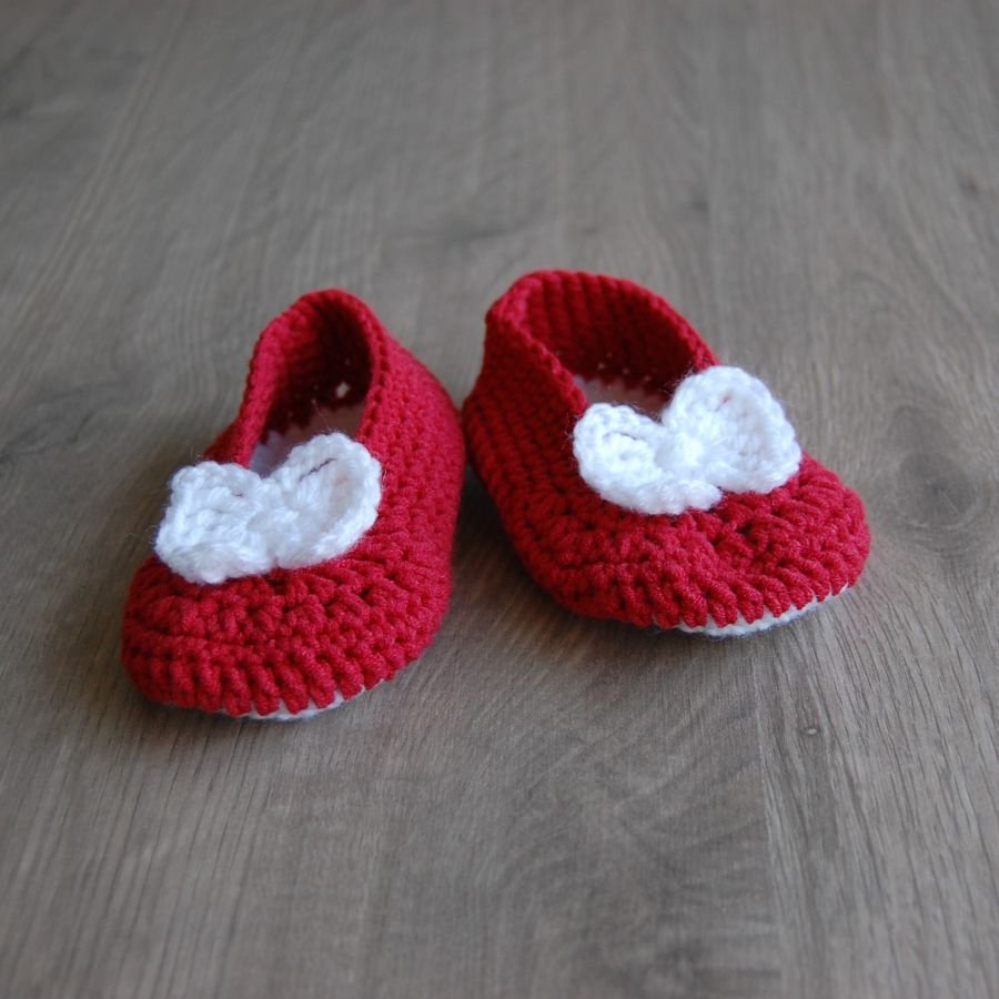 Paire de chaussons enfant crocheté main de couleur rouge et blanc