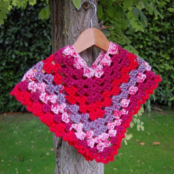 Poncho enfant 2 ans de couleurs : rouge rose gris blanc