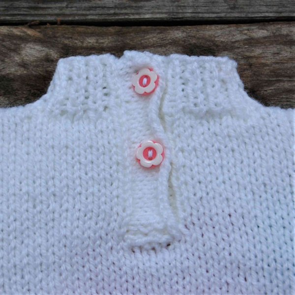 Pull poupée blanc avec motif rose fleurie