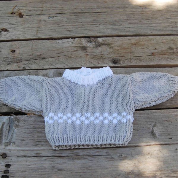 Pull poupée gris clair et blanc