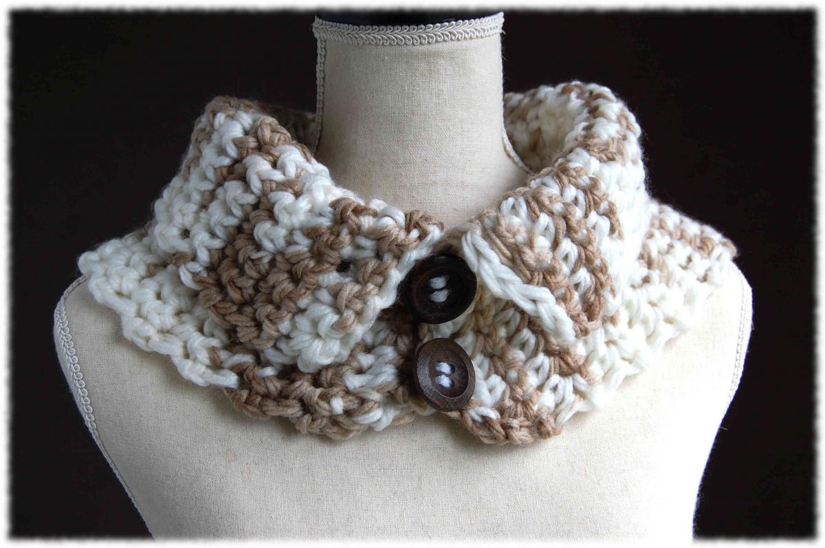 Snood adulte laine acrylique marron blanc 3 boutons bois