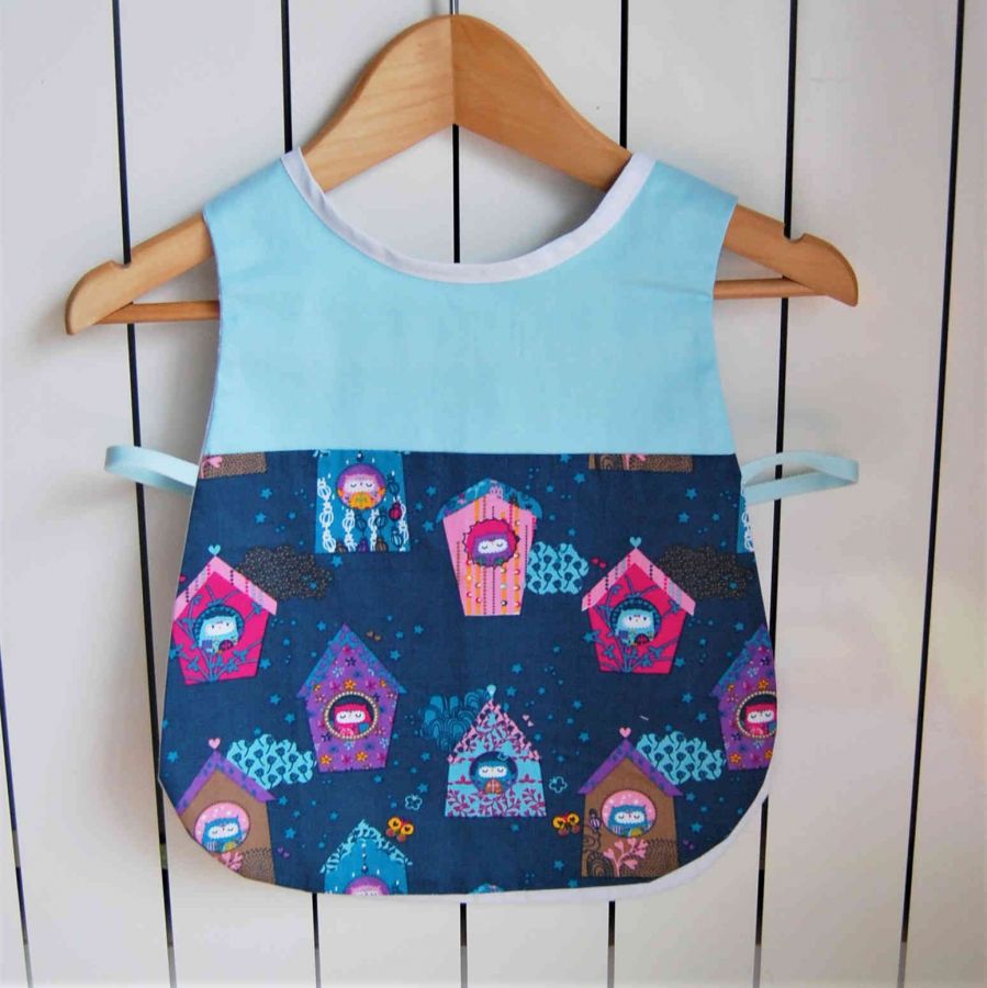 Tablier chasuble enfant 1-2 ans haut turquoise et bas motifs hiboux et nichoirs
