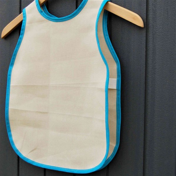 Tablier chasuble pour enfant en toile crème et biais bleu