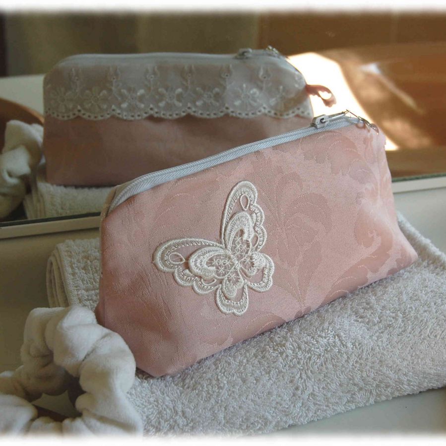 Trousse de maquillage en coton vieux rose moiré avec dentelle et papillon