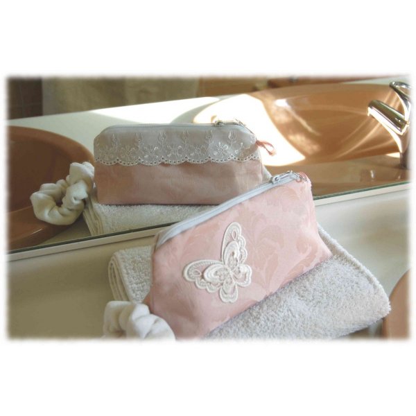 Trousse de maquillage en coton vieux rose moiré avec dentelle et papillon