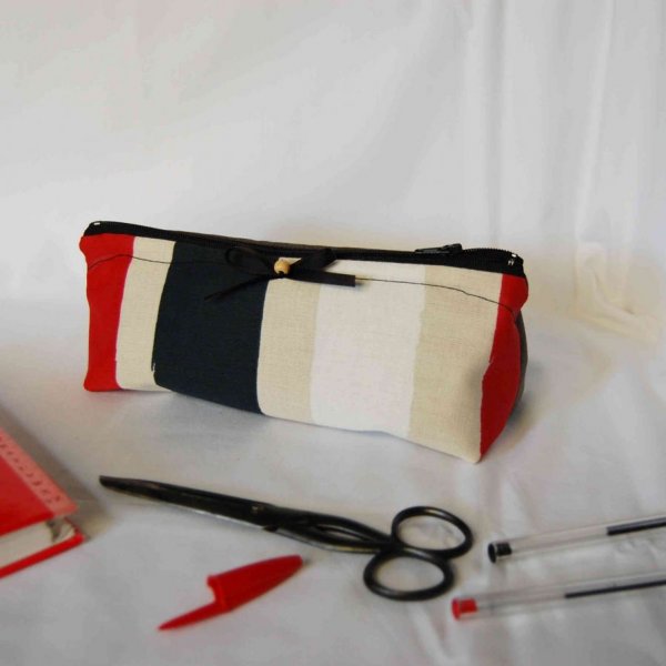 Trousse en toile coton noire, grise, beige et blanche