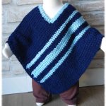 Poncho châle pour enfant  4 / 6 ans crocheté main en laine marine et bleu ciel