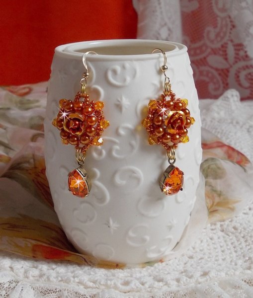 BO Lady in Orange brodées avec des Cristaux de Swarovski Tangerine, des rocailles et perles en verre de bohème