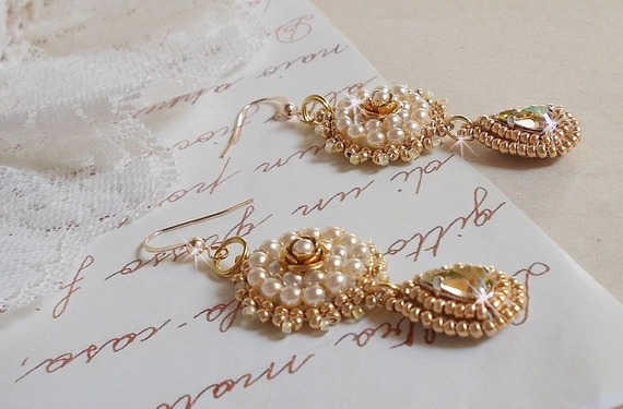BO Roses Dorées brodées avec des perles, cristal de Swarovski façon romantique