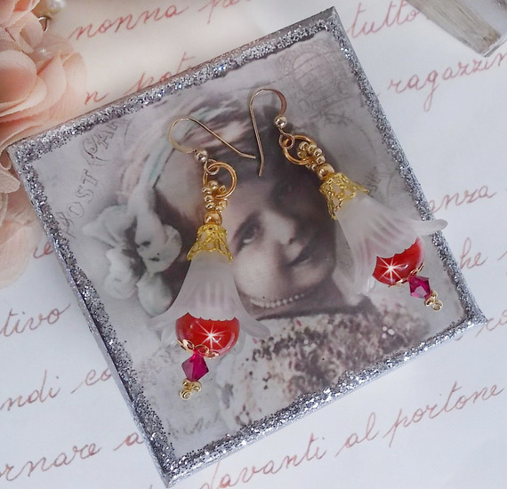 BO Secret Oriental avec des perles en céramique et des fleurs Lucite et des crochets d'oreilles en Gold Filled 14 carats