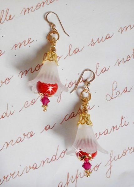 BO Secret Oriental avec des perles en céramique et des fleurs Lucite et des crochets d'oreilles en Gold Filled 14 carats