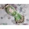 Collier Séduction Charme brodé avec un cabochon en résine, des Cristaux de Swarovski et des perles diverses