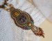 Collier pendentif Fauve brodé avec plusieurs oeil de tigre, façon Haute-Couture