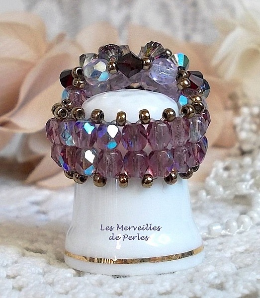 Bague Charmeuse avec des facettes et des toupies en cristal de Swarovski