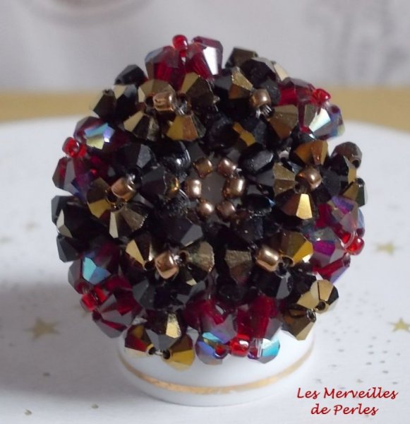 Bague Fantasia avec des facettes et des toupies en cristal de Swarovski