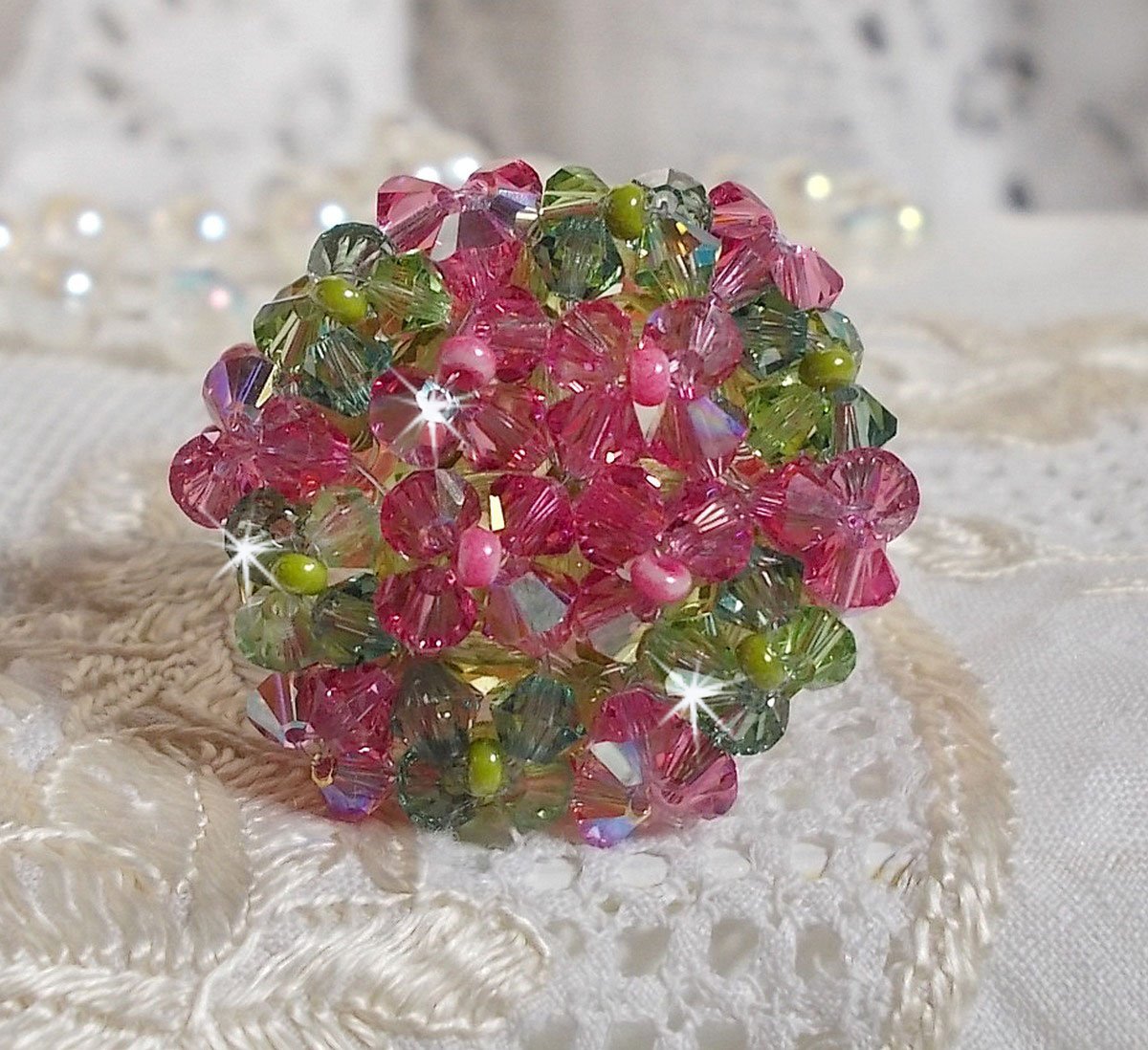 Bague Miss Lady avec  des facettes et des toupies en cristal de Swarovski