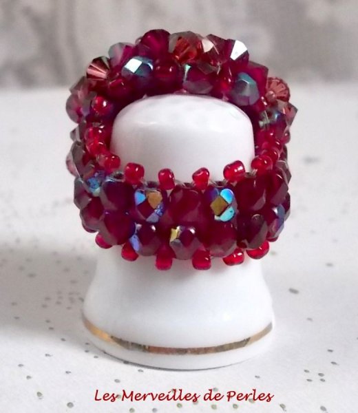 Bague Orchid&eacute;e avec des facettes et des toupies en cristal de Swarovski