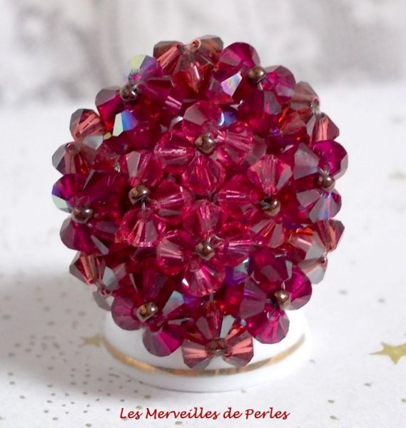 Bague Orchid&eacute;e avec des facettes et des toupies en cristal de Swarovski