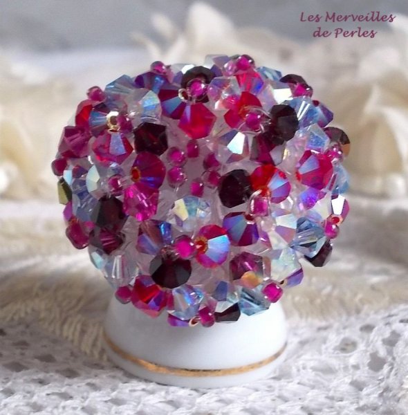 Bague Rose piquante avec des facettes et des toupies en cristal de Swarovski