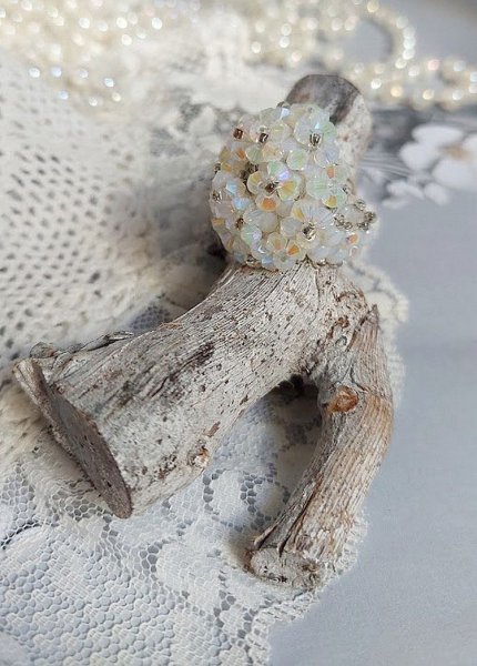 Bague Crystal mont&eacute;e avec facettes de boh&egrave;me en verre, rocailles et perles Cristal Swarovski.