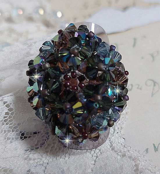 Bague Long Brown Picasso Ethnique mont&eacute;e avec des toupies en cristal, facettes de boh&egrave;me en verre et rocailles