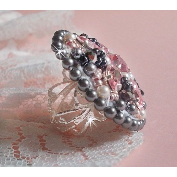 Bague Pampilles Rose et Grise avec des navettes et perles nacrées en cristal de Swarovski