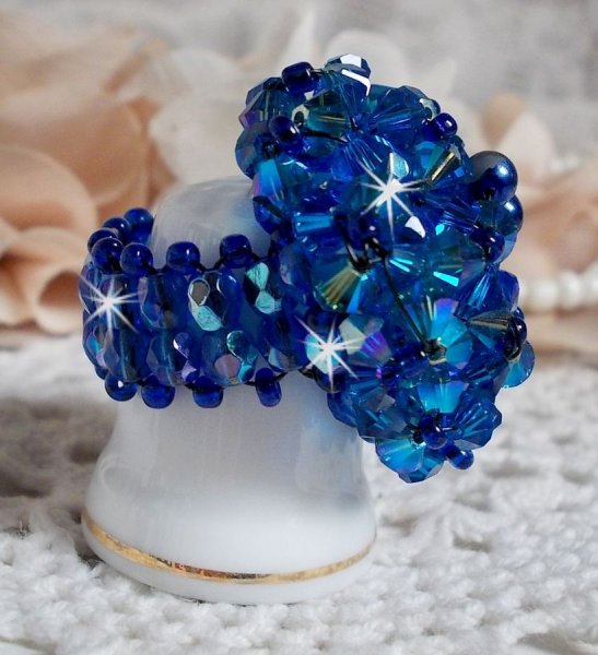 Bague Saphir avec des Cristaux de Swarovski et des perles de boh&ecirc;me