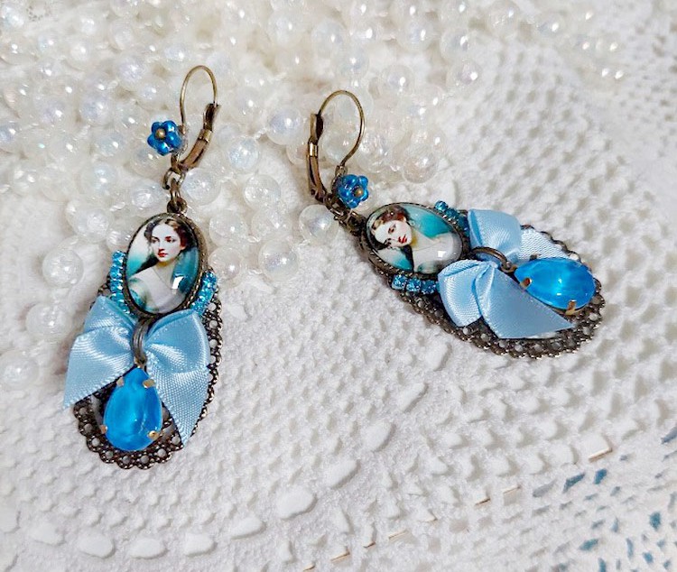 BO Aily créées avec cabochons loupes, nœud satin, strass, perles Cristal Swarovski, dormeuses laiton