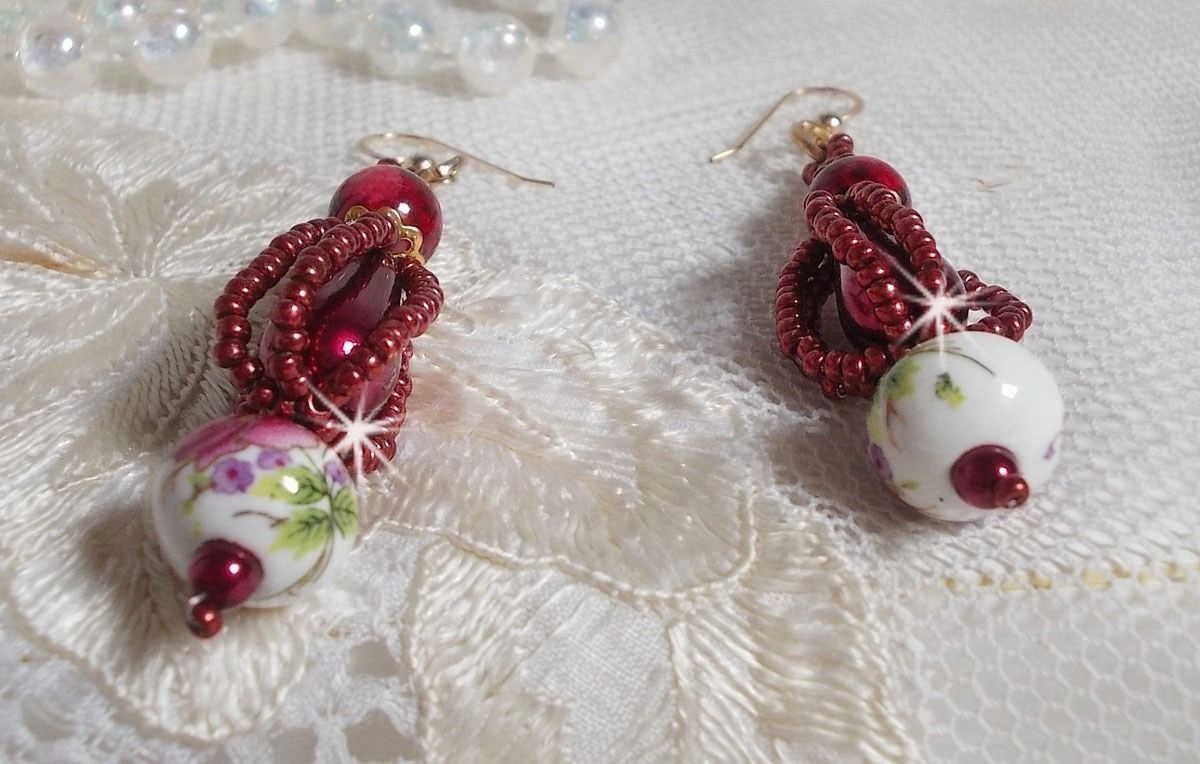 BO Art'D montées avec des perles en porcelaine, des perles nacrées, des rocailles Miyuki et des crochets d'oreilles en Gold Filled 14 carats.
