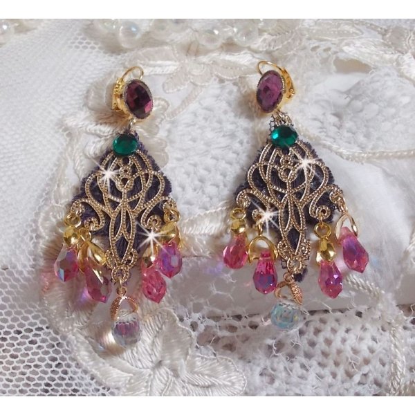 BO Asiane, dentelle violine, gouttes en cristal, perles, estampes, b&eacute;li&egrave;res plaqu&eacute;es or et dormeuses en laiton dor&eacute;