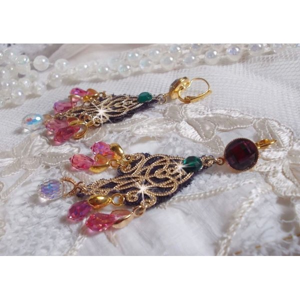 BO Asiane, dentelle violine, gouttes en cristal, perles, estampes, b&eacute;li&egrave;res plaqu&eacute;es or et dormeuses en laiton dor&eacute;