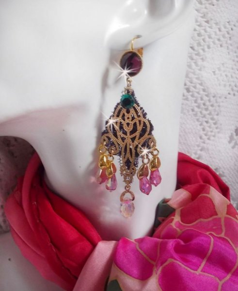 BO Asiane, dentelle violine, gouttes en cristal, perles, estampes, b&eacute;li&egrave;res plaqu&eacute;es or et dormeuses en laiton dor&eacute;