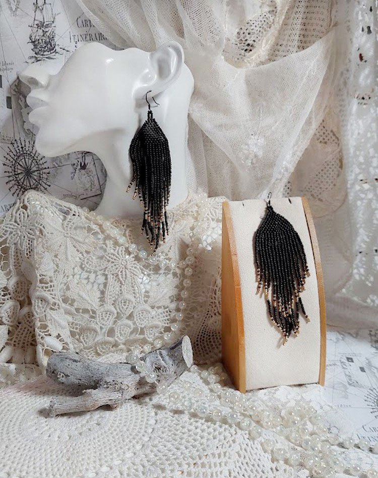 BO Atmosphère montées avec des perles de rocailles japonaises en verre et des crochets noires laiton