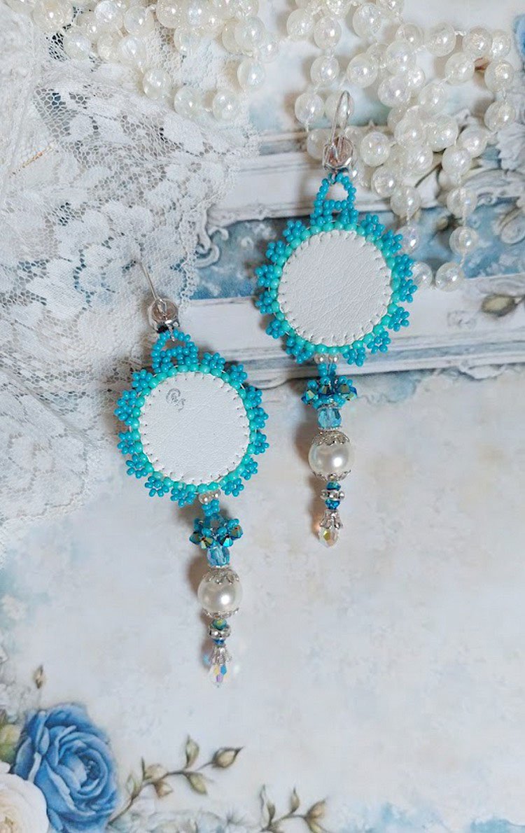 BO Beauty Alicia Blue brodées avec rocailles, perles Cristal Swarovski et crochets en Argent 925