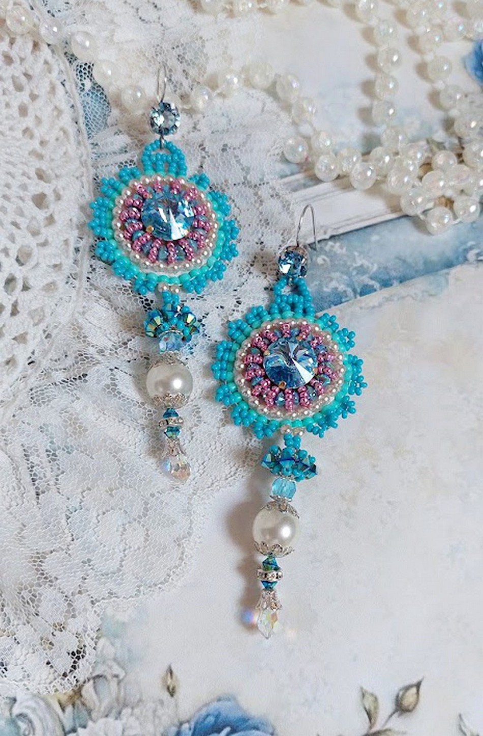 BO Beauty Alicia Blue brodées avec rocailles, perles Cristal Swarovski et crochets en Argent 925