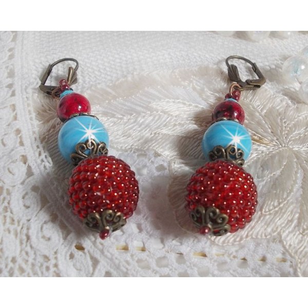 BO Bel&rsquo;Art brod&eacute;es avec des rocailles de couleur Vin sur des perles en bois &agrave; laquelle, perles en porcelaine, perles en verre marbr&eacute;es et dormeuses en Laiton